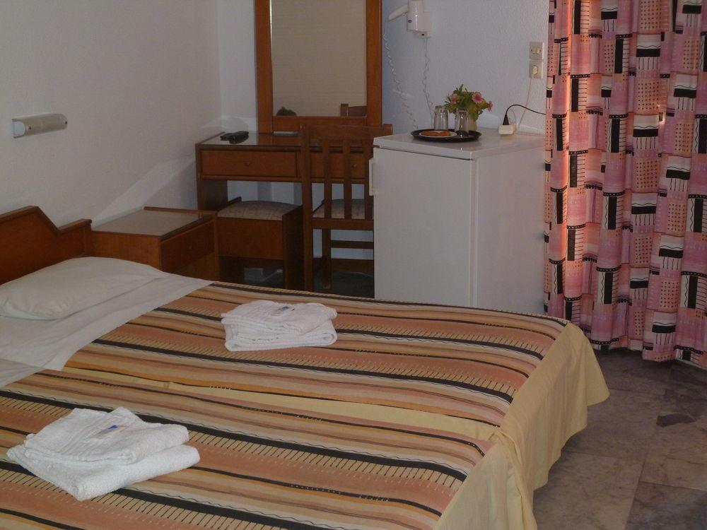 Liberty II Hotel Agia Marina  Екстериор снимка