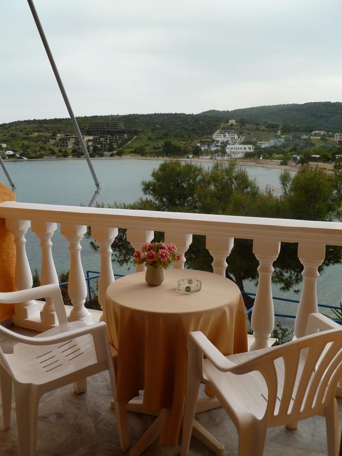 Liberty II Hotel Agia Marina  Екстериор снимка