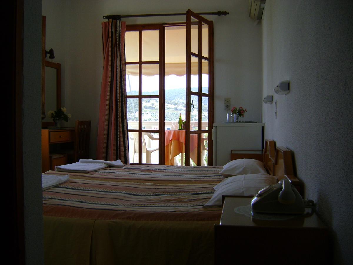 Liberty II Hotel Agia Marina  Екстериор снимка